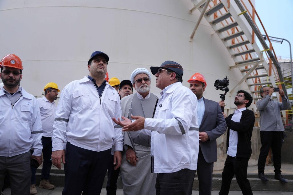 روز پرکار مدیرعامل و اعضای هیئت مدیره صندوق ذخیره فرهنگیان در عسلویه؛ تأکید بر تسریع در تکمیل و بهرهبرداری از پروژهها و افزایش پایدار تولید+تصاویر 65 WhatsApp Image 2025 12 14 at 15.13.54 1