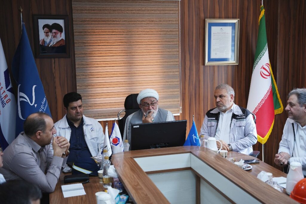 روز پرکار مدیرعامل و اعضای هیئت مدیره صندوق ذخیره فرهنگیان در عسلویه؛ تأکید بر تسریع در تکمیل و بهرهبرداری از پروژهها و افزایش پایدار تولید+تصاویر 67 WhatsApp Image 2025 12 14 at 15.13.55 1