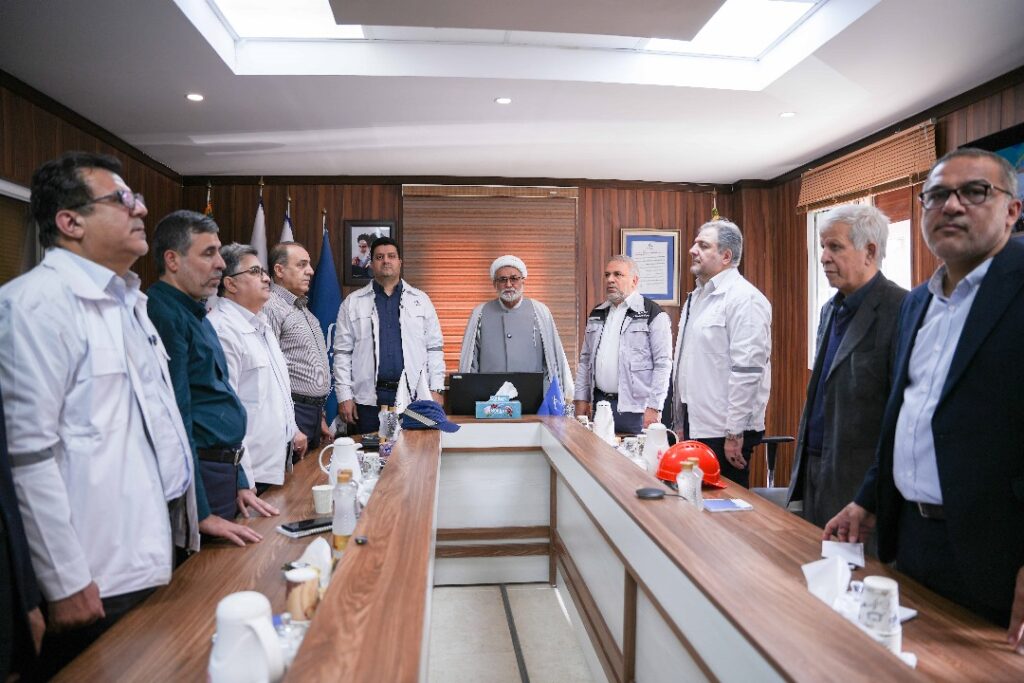 روز پرکار مدیرعامل و اعضای هیئت مدیره صندوق ذخیره فرهنگیان در عسلویه؛ تأکید بر تسریع در تکمیل و بهرهبرداری از پروژهها و افزایش پایدار تولید+تصاویر 72 WhatsApp Image 2025 12 14 at 15.13.57
