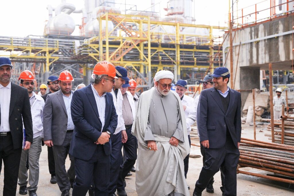 روز پرکار مدیرعامل و اعضای هیئت مدیره صندوق ذخیره فرهنگیان در عسلویه؛ تأکید بر تسریع در تکمیل و بهرهبرداری از پروژهها و افزایش پایدار تولید+تصاویر 70 WhatsApp Image 2025 12 14 at 15.13.57 2