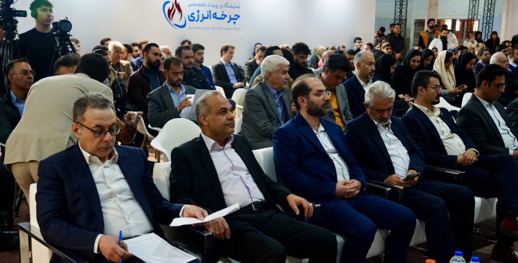 بازدید معاون رییسجمهور از غرفه صندوق ذخیره فرهنگیان در نمایشگاه تخصصی چرخه انرژی و مدیریت ناترازی 12 3