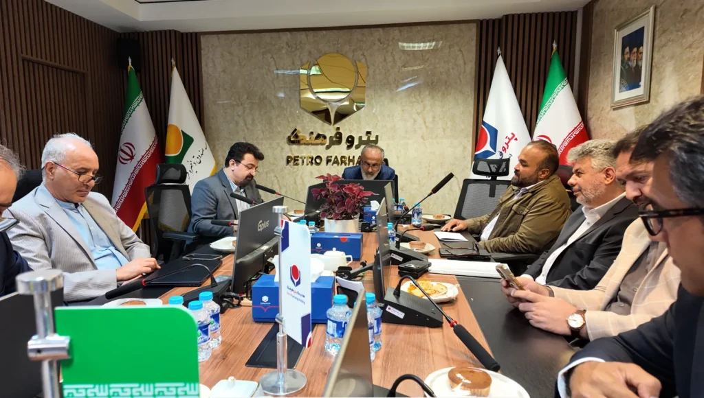 با حضور مدیرعامل هلدینگ؛ چهارمین جلسه کمیته بحران پتروفرهنگ و شرکتهای تابعه برگزار شد 42 11