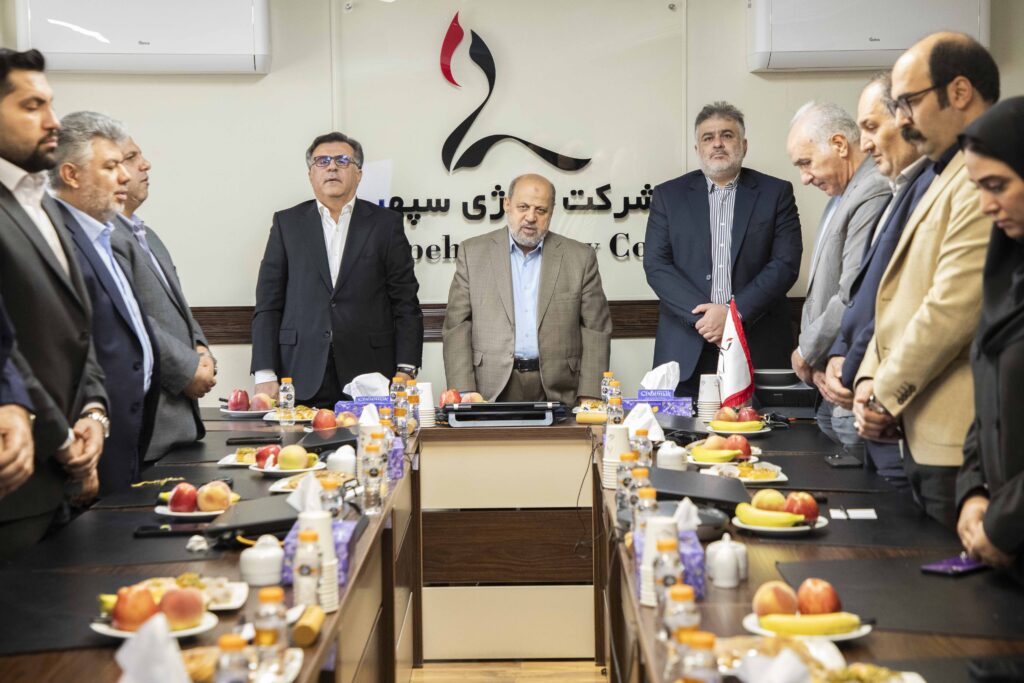 با حضور رئیس هیئتمدیره هلدینگ پتروفرهنگ؛ مراسم معارفه سرپرست شرکت انرژی سپهر برگزار شد 36 11